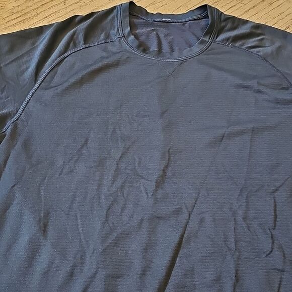 Navy Lululwmon shirt size L - Picture 2 of 9